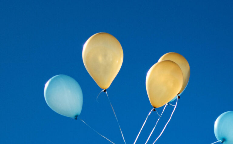 Beställ studentskyltar online med snabb leverans och hög kvalitet från Vendoprint i Linköping.